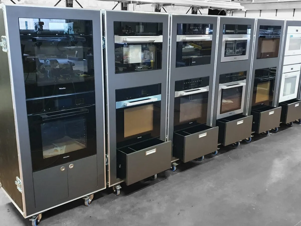 Réalisation Mobilier showroom industrie MIELE